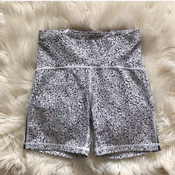 lululemon athletica Pants - Lululemon | Train Times Short Ditsy Daisy